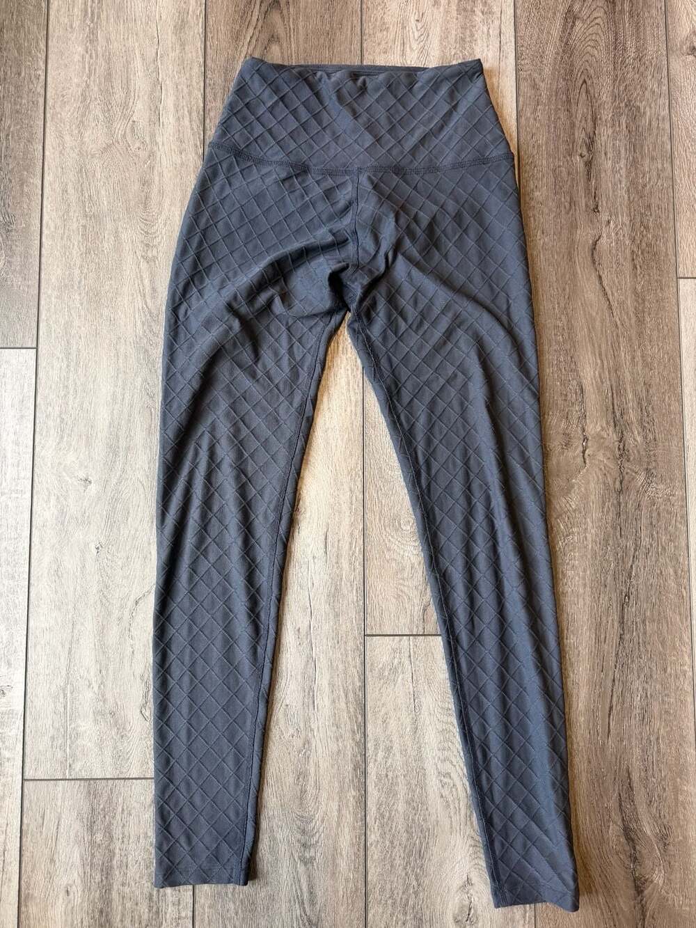 Beyond Yoga Quilted Leggings Size M Gray High Waisted
